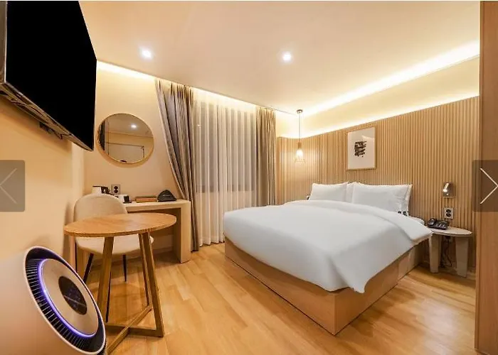 Hotel Brown Dot 2*