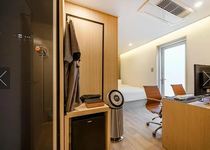 Brown Dot Hotel