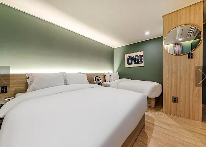 Brown Dot Hotel 2*